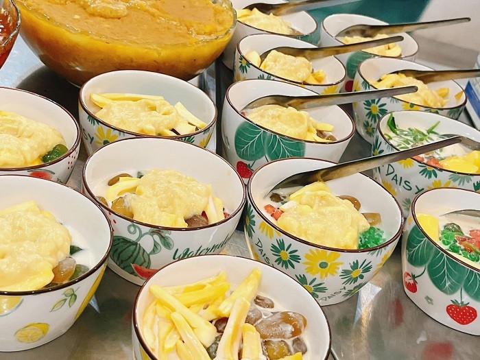 Khám Phá Phố Ẩm Thực Cô Giang: Thiên Đường Món Ngon Giữa Lòng Sài Gòn 13 Chè Cô Giang với nhiều loại chè truyền thống thanh mát