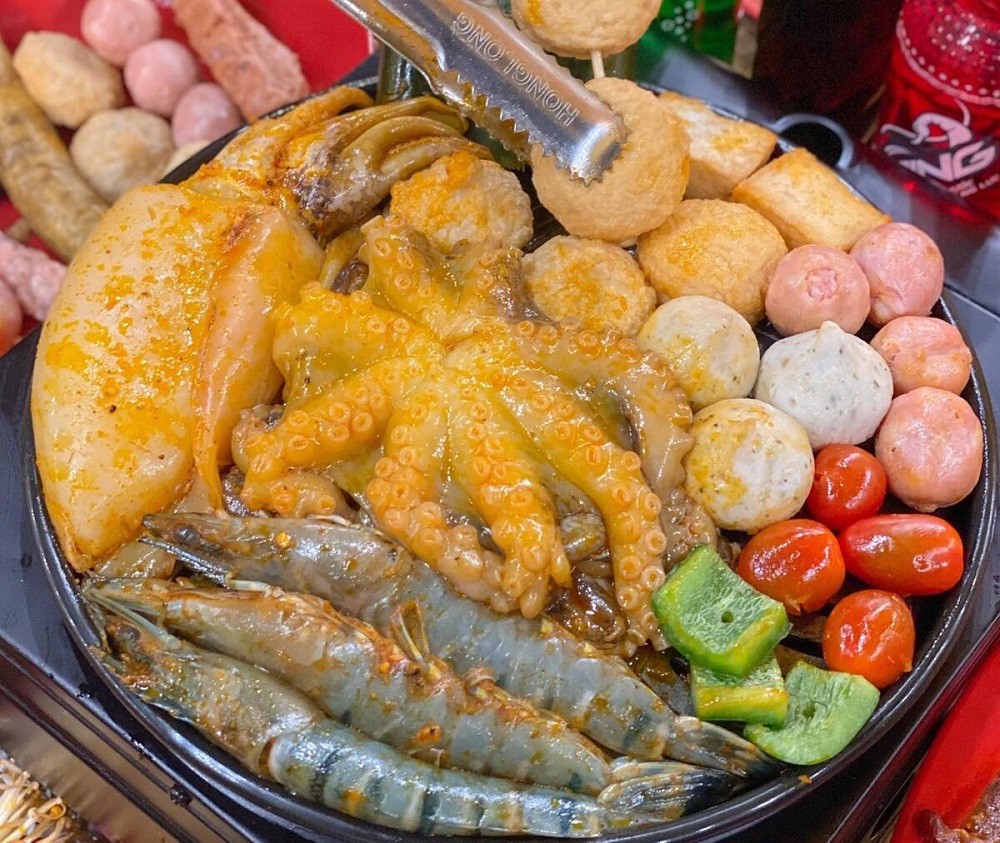 Khám Phá Top 15 Quán Nướng Ngon Ở Sài Gòn Khiến Thực Khách Mê Mẩn 13 Lò Đất BBQ - quán buffet nướng đa dạng và hấp dẫn