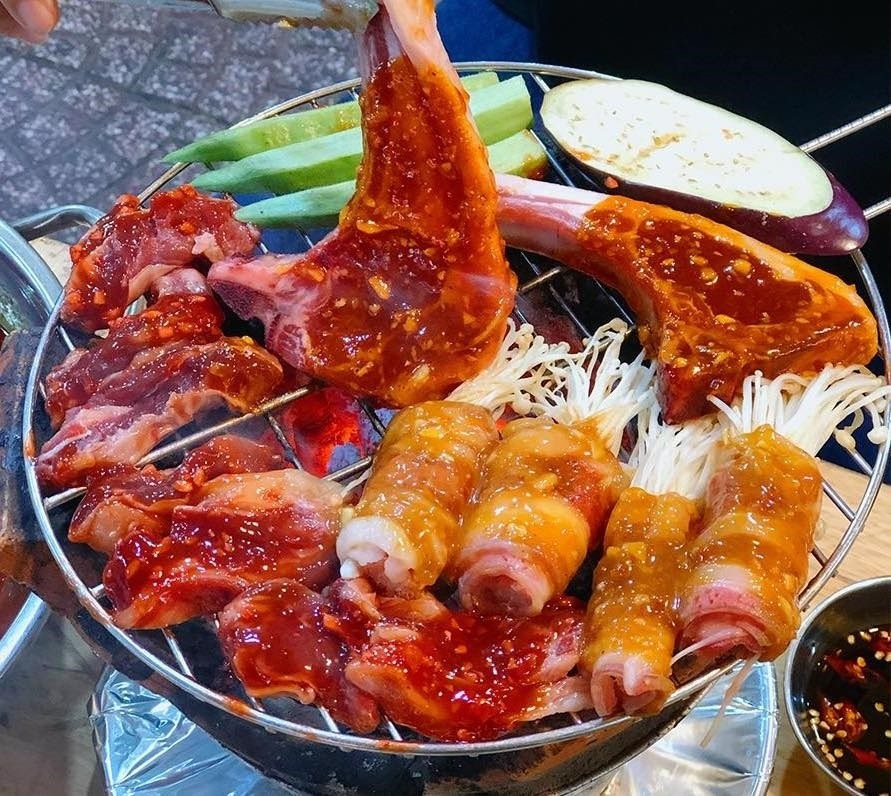 Khám Phá Top 15 Quán Nướng Ngon Ở Sài Gòn Khiến Thực Khách Mê Mẩn 14 Đồ ăn tại Chilli Quán với giá cả phải chăng