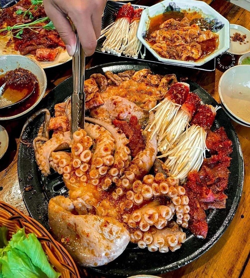 Khám Phá Top 15 Quán Nướng Ngon Ở Sài Gòn Khiến Thực Khách Mê Mẩn 15 Bún BBQ House với đa dạng món nướng hấp dẫn