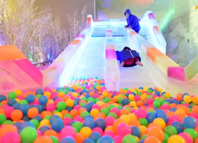 Sài Gòn Polar Expo: Trải Nghiệm Mùa Đông Băng Giá Tại Nhà Tuyết Quận 7 9 Khu vực trượt tuyết vui nhộn dành cho trẻ em