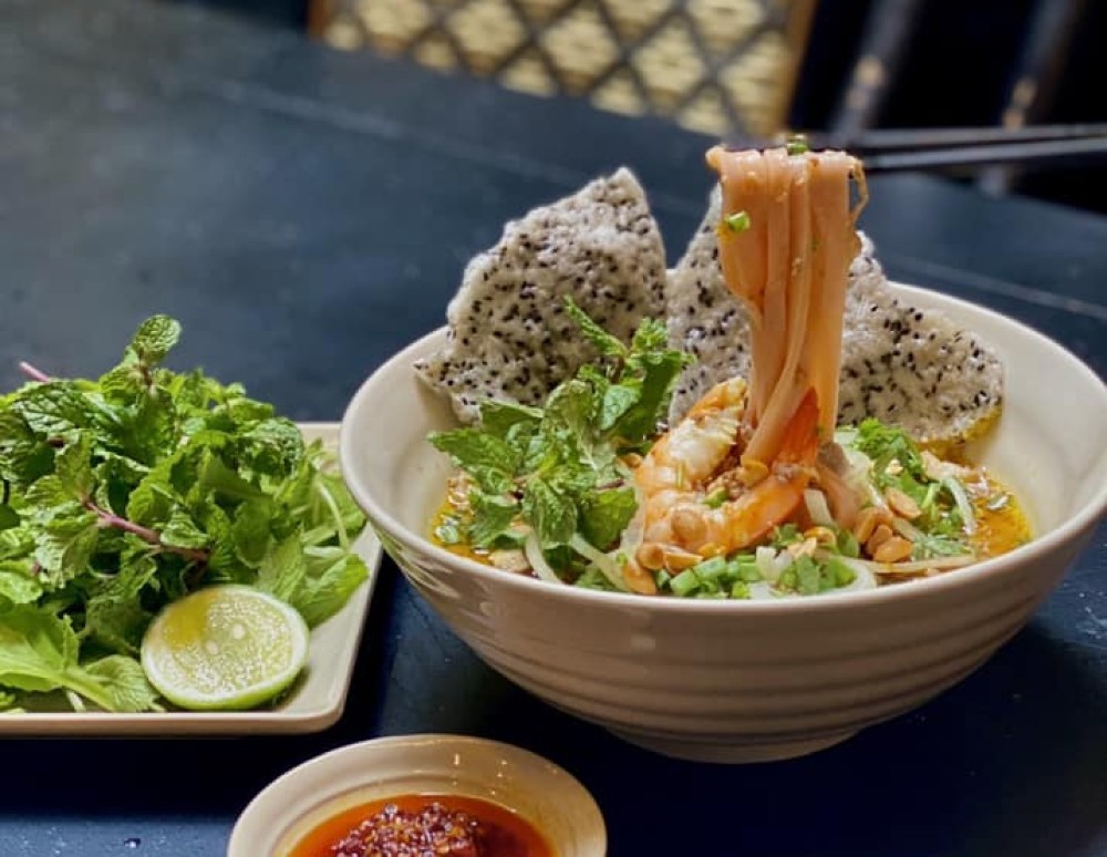 15+ Quán Ăn Gia Đình Quận 1: Hương Vị Sum Vầy Giữa Lòng Sài Gòn 12 Không gian và các món ăn đặc sắc tại Nhà Hàng Ngon Quận 1