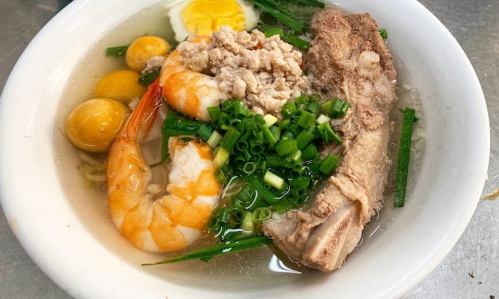 Khám Phá Hương Vị Phồn Hoa: Top 15 Quán Hủ Tiếu Sài Gòn Ngon Nức Tiếng, Ăn Một Lần Nhớ Mãi 17 Tô hủ tiếu đầy ắp topping siêu hấp dẫn tại Hủ Tiếu Mì Hoành Thánh 44