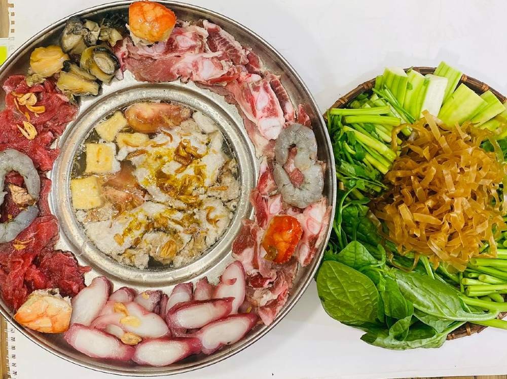 15+ Quán Ăn Gia Đình Quận 1: Hương Vị Sum Vầy Giữa Lòng Sài Gòn 11 Món lẩu cua đồng – đặc sản làm nên tên tuổi của Cơm Bắc Làng Cua Đồng