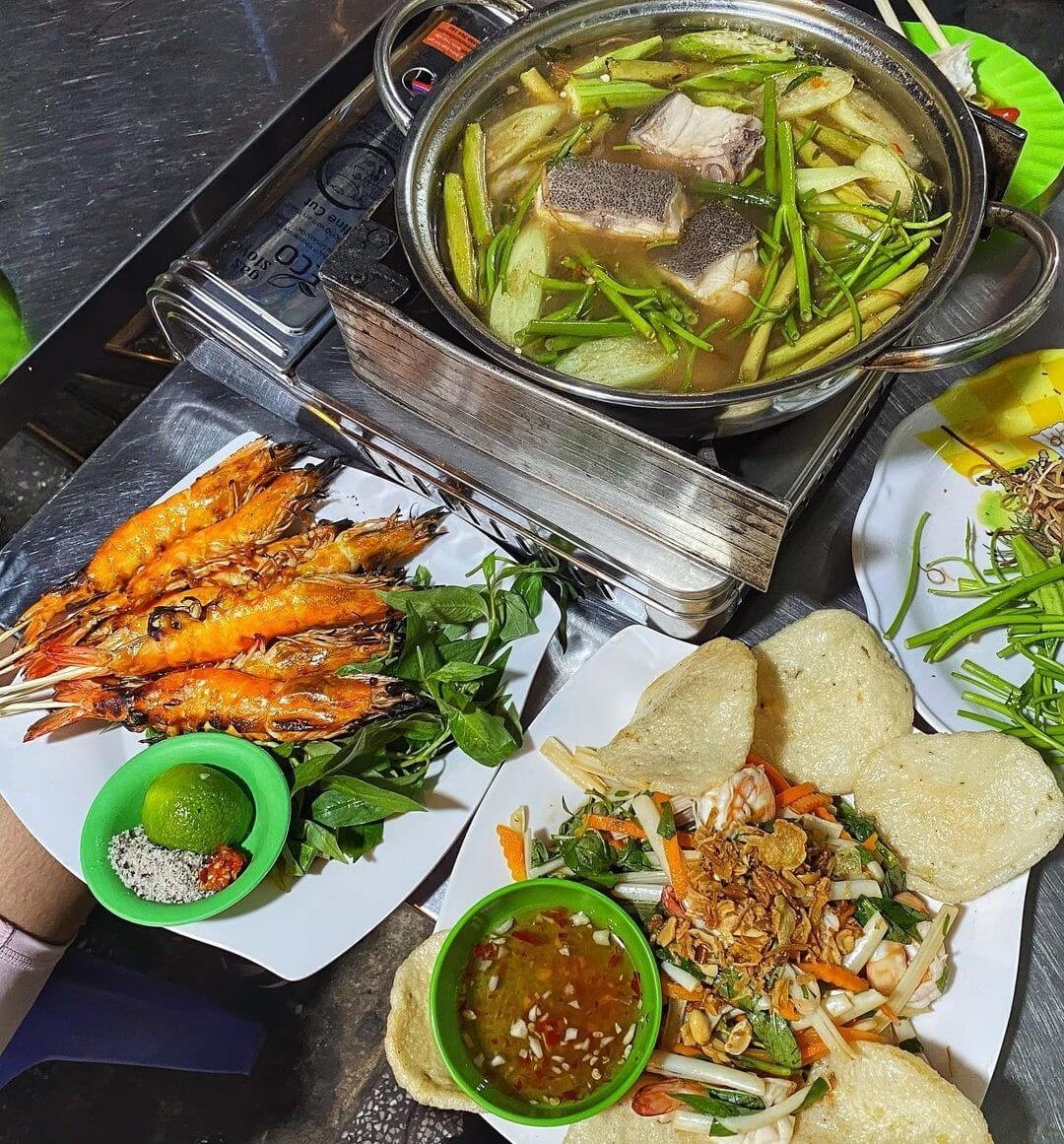 Khám Phá 35 Món Ngon "Ăn Gì Ở Sài Gòn" Không Thể Bỏ Lỡ Cho Tín Đồ Ẩm Thực 19 Nồi lẩu nóng hổi với nhiều loại thịt, hải sản và rau tươi