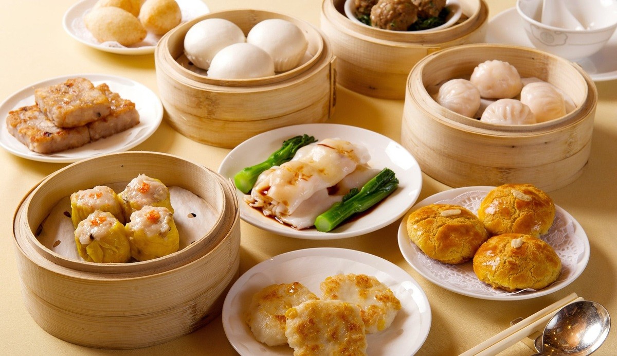 Review Ẩm Thực Sài Gòn: Khám Phá 35 Món Ngon Nức Tiếng Không Thể Bỏ Lỡ 67 Giỏ dimsum với nhiều loại bánh khác nhau, nhân tôm thịt đậm đà, hấp dẫn các tín đồ món Hoa
