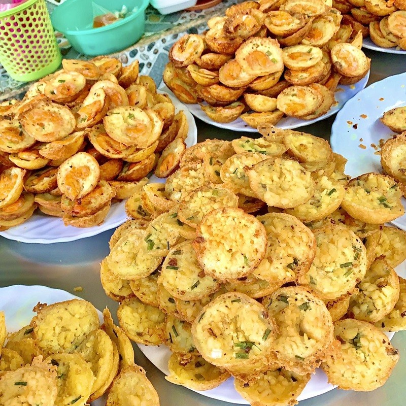Bánh Khọt Sài Gòn: Khám Phá Hương Vị Dân Dã Qua Top 17 Quán Ngon "Nức Tiếng" 26 Bánh khọt Sài Gòn giòn thơm, hấp dẫn tại quán Cối Đá