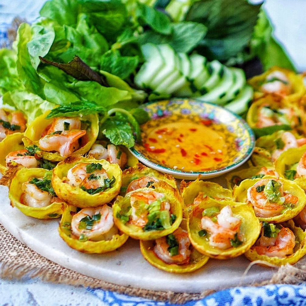 Bánh Khọt Sài Gòn: Khám Phá Hương Vị Dân Dã Qua Top 17 Quán Ngon "Nức Tiếng" 28 Bánh khọt miền Tây với nước cốt dừa béo ngậy tại quán Thanh Phương