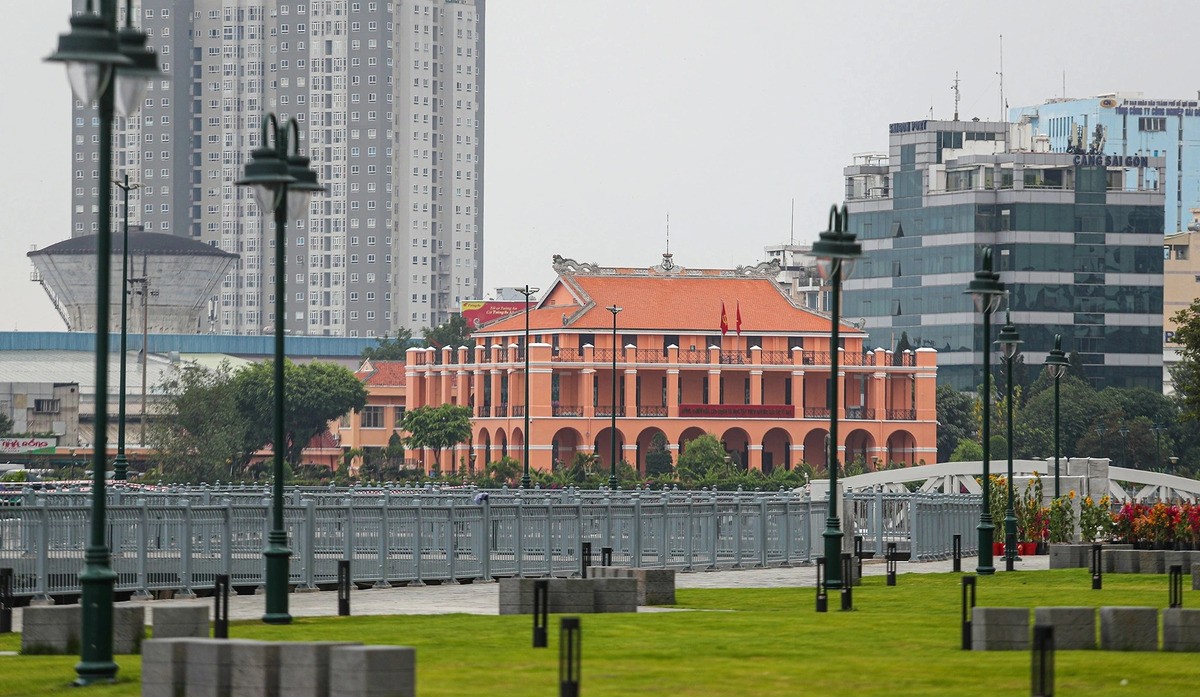Bến Bạch Đằng Sài Gòn: Viên Ngọc Giữa Lòng Thành Phố và Những Trải Nghiệm Độc Đáo 7 Lịch sử Bến Bạch Đằng qua các thời kỳ