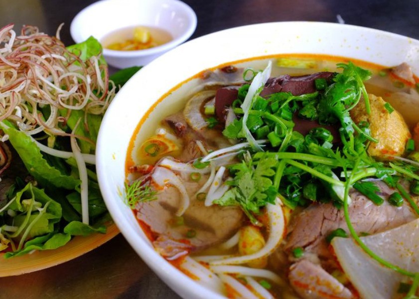 Khám Phá Top 17 Quán Bún Bò Huế Ngon ở Sài Gòn Không Thể Bỏ Lỡ 12 Tô bún bò thập cẩm thơm ngon ngào ngạt