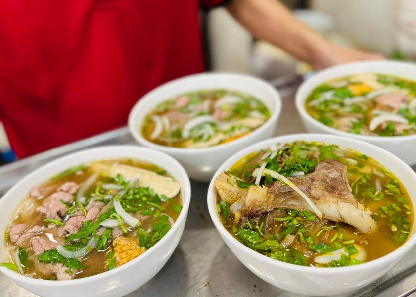 Khám Phá Top 17 Quán Bún Bò Huế Ngon ở Sài Gòn Không Thể Bỏ Lỡ 13 Vị bún bò quán O Tú chuẩn vị Huế
