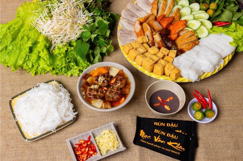 Top 10 Quán Bún Đậu Mắm Tôm Ngon Sài Gòn Nhất Định Phải Thử 12 Không gian và dịch vụ nhiệt tình tại Bún Đậu Mắm Tôm Mạc Văn Khoa