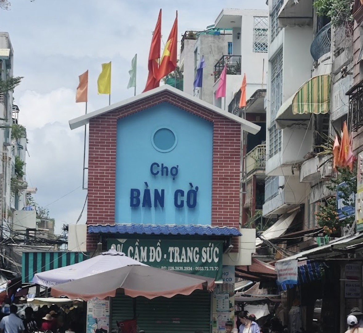 Khám Phá Top 10 Chợ Đồ Cũ Sài Gòn: Thiên Đường Săn Đồ Độc Lạ, Giá Rẻ 9 Chợ Bàn Cờ chuyên cung cấp các mặt hàng đồ si cũ chất lượng