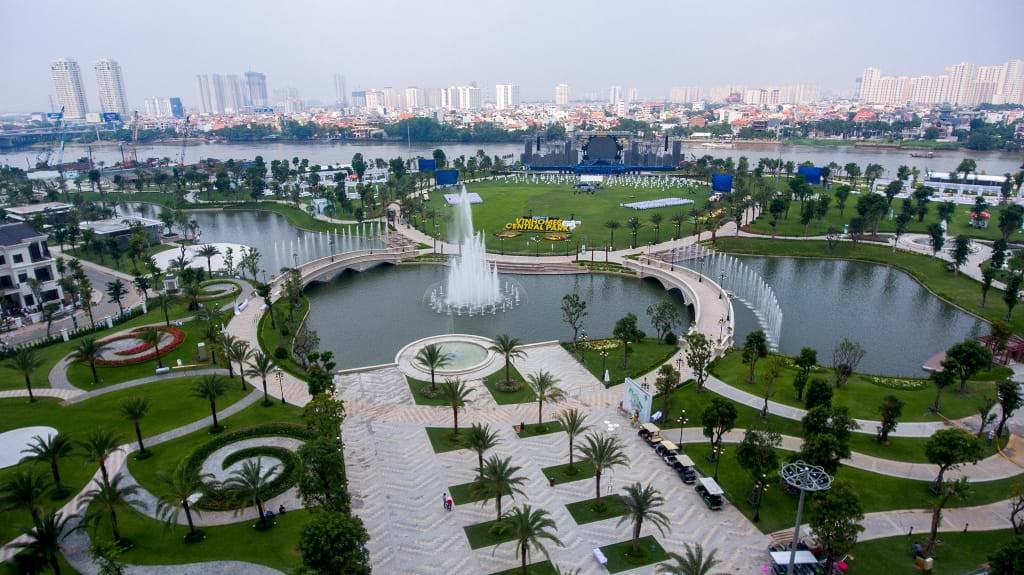 Khách hàng dễ dàng đến công viên Vinhomes Central Park bằng nhiều phương tiện khác nhau