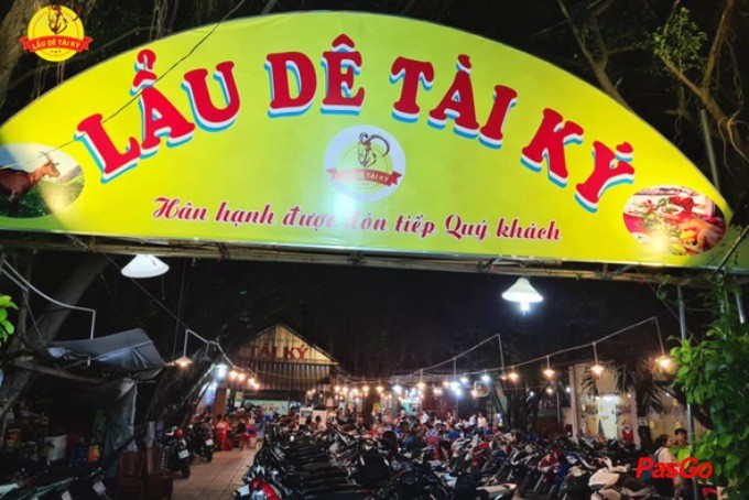 Lẩu Dê Tài Ký Ung Văn Khiêm: Nơi Hội Tụ Tinh Hoa Ẩm Thực Dê Tại Bình Thạnh 5 Không gian rộng lớn và thoáng đãng của nhà hàng Lẩu Dê Tài Ký Ung Văn Khiêm