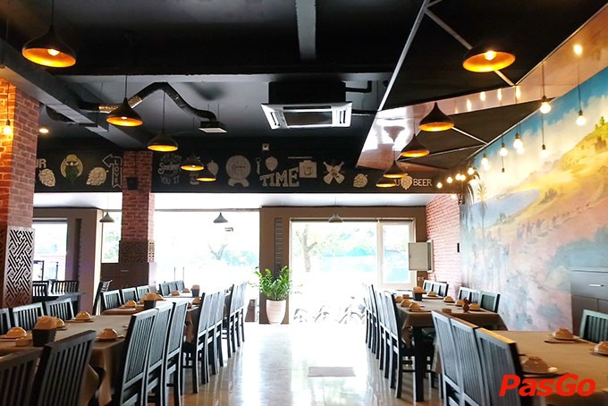 Hai Lúa Sài Gòn Nguyễn Chánh: Khám Phá Thiên Đường Ẩm Thực Cá & Hải Sản Độc Đáo Tại Hà Thành 8 Không gian chung rộng rãi, thoáng đãng và hiện đại bên trong nhà hàng