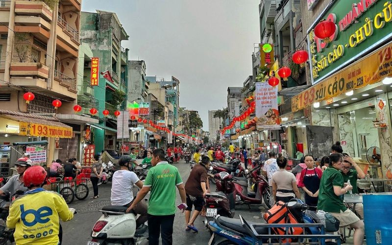 Con đường Hà Tôn Quyền với nhiều quán ăn sủi cảo nhộn nhịp