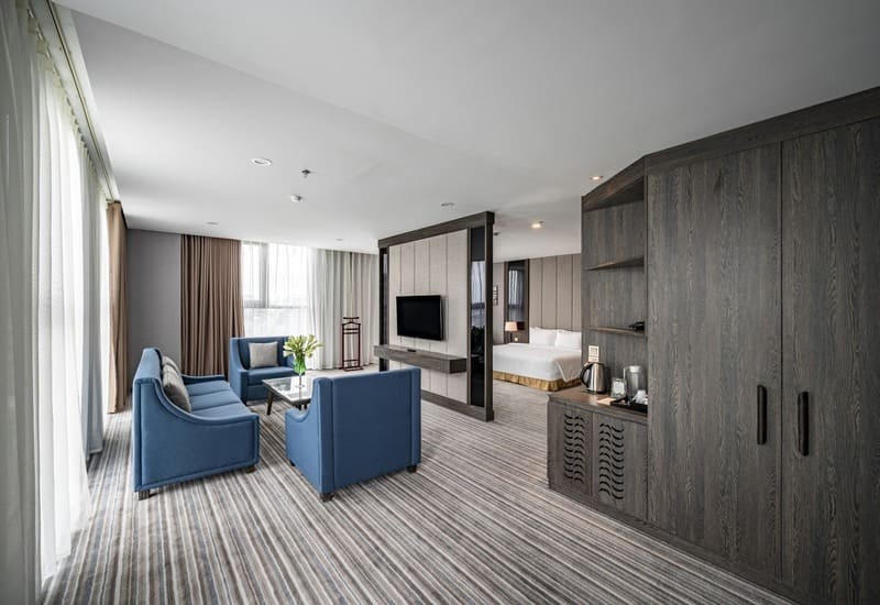 Phòng Executive Suite với không gian rộng rãi và tiện nghi cao cấp