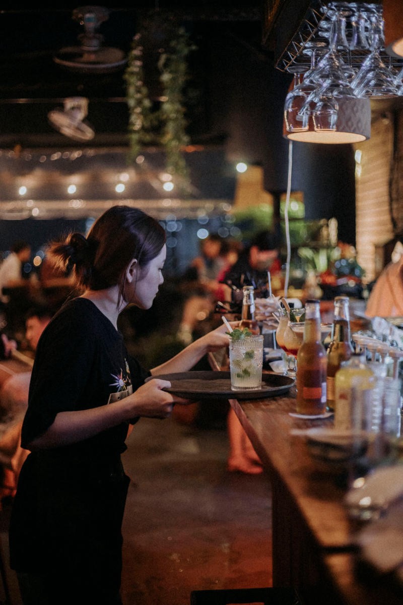 Trăng Non Rooftop: Nơi Ngắm Sài Gòn Lung Linh Từ Trên Cao 6 Thực đơn đồ uống và đồ ăn nhẹ đa dạng tại Trăng Non Rooftop