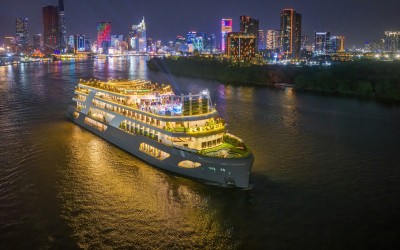 Trải Nghiệm Ăn Tối Trên Du Thuyền Sài Gòn: Sang Trọng, Độc Đáo và Khó Quên 9 Siêu du thuyền Rever Saigon với không gian tiệc tối đẳng cấp