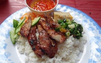 Khám phá 19 Quán Ăn Khuya Sài Gòn Ngon Nức Tiếng Không Thể Bỏ Lỡ 26 Đĩa cơm tấm bình dân thơm ngon, hấp dẫn