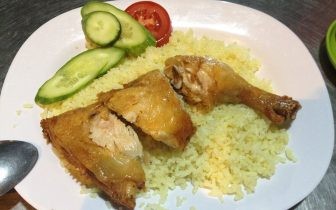 Khám phá 19 Quán Ăn Khuya Sài Gòn Ngon Nức Tiếng Không Thể Bỏ Lỡ 27 Cơm gà xối mỡ cô Hà có giá bán bình dân