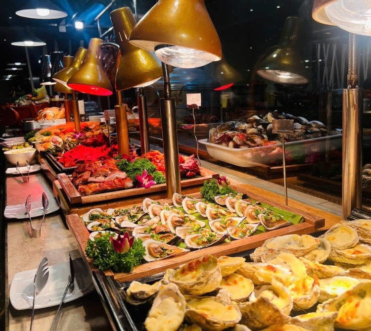 Khám Phá Top 20+ Nhà Hàng Buffet Hải Sản TP.HCM: Từ Trải Nghiệm Đẳng Cấp Đến Bữa Tiệc Ngon Rẻ 33 Liberty Central Saigon Riverside là buffet hải sản cao cấp ngay trung tâm Quận 1