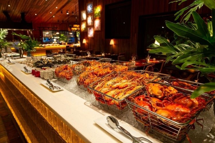 Khám Phá Top 20+ Nhà Hàng Buffet Hải Sản TP.HCM: Từ Trải Nghiệm Đẳng Cấp Đến Bữa Tiệc Ngon Rẻ 25 Không gian sang trọng, cầu kỳ trong từng chi tiết của The LOG Restaurant