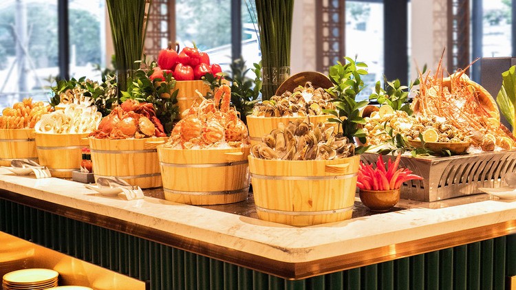Khám Phá Top 20+ Nhà Hàng Buffet Hải Sản TP.HCM: Từ Trải Nghiệm Đẳng Cấp Đến Bữa Tiệc Ngon Rẻ 28 The Canvas có thiết kế kết hợp giữa phong cách cổ điển và hiện đại