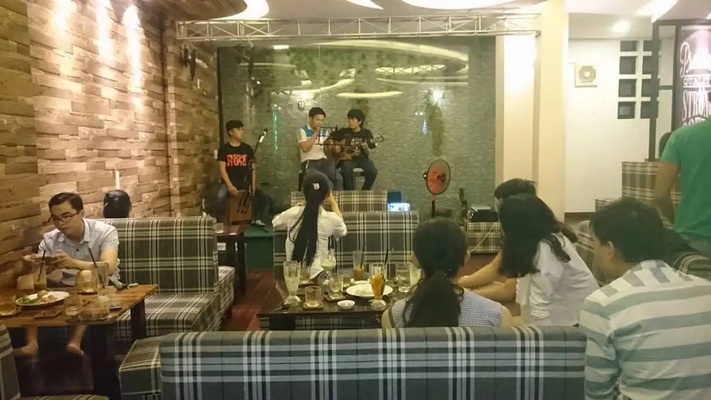 Top 10 Quán Cafe Acoustic Thủ Đức "Chill" Nhất Định Phải Ghé Thăm 17 Không gian rộng rãi và hiện đại của Top Coffee Acoustic