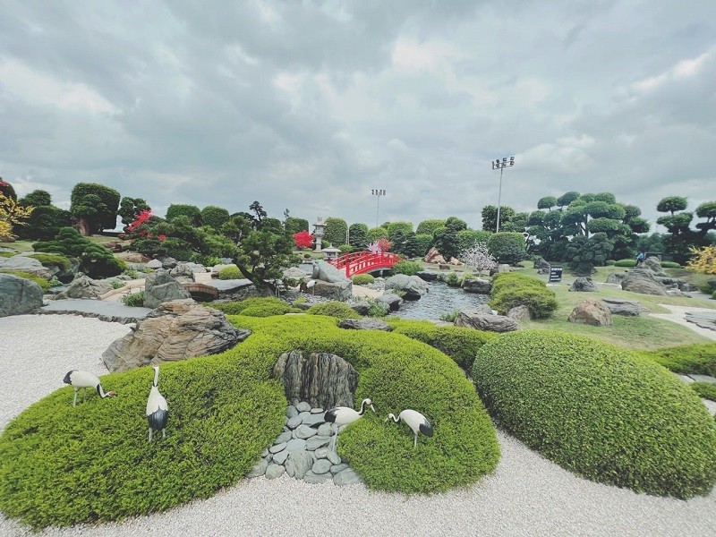 Không gian rộng lớn tại Công viên Cá Koi Rin Rin Park mang đậm phong cách Nhật Bản