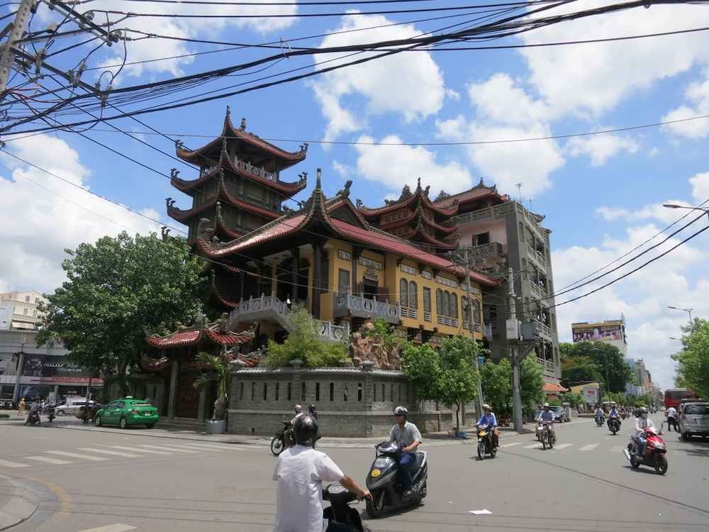 Chùa Đại Giác Phú Nhuận – Điểm Đến Tâm Linh Thanh Tịnh Giữa Lòng Sài Gòn 16 Chùa Đại Giác là một ngôi chùa cổ kính nổi tiếng ở Sài Gòn