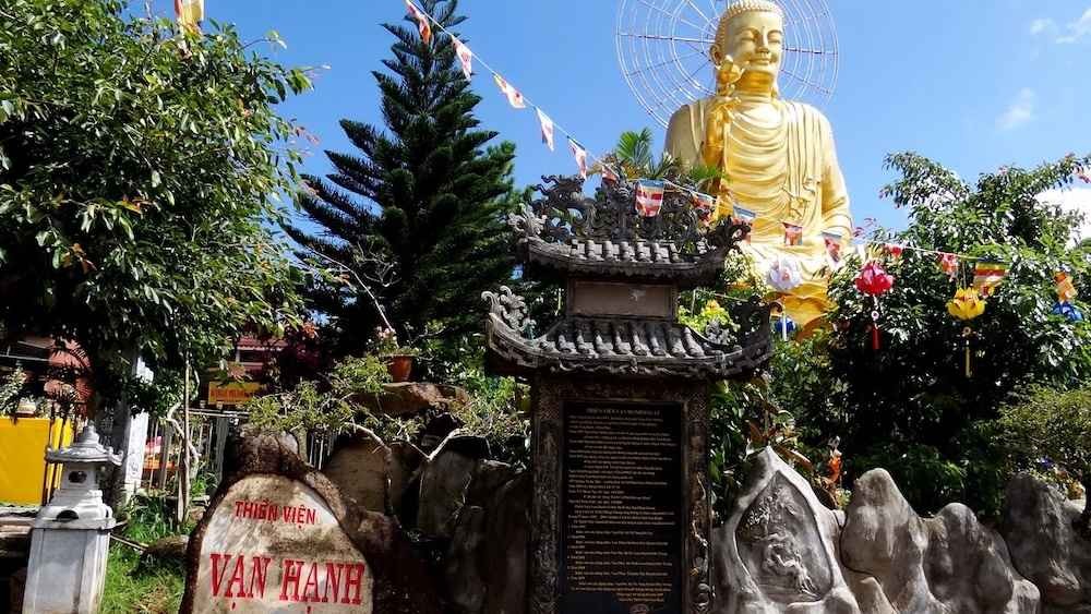 Chùa Đại Giác Phú Nhuận – Điểm Đến Tâm Linh Thanh Tịnh Giữa Lòng Sài Gòn 24 Thiền viện Vạn Hạnh cách chùa Đại Giác khoảng 3km