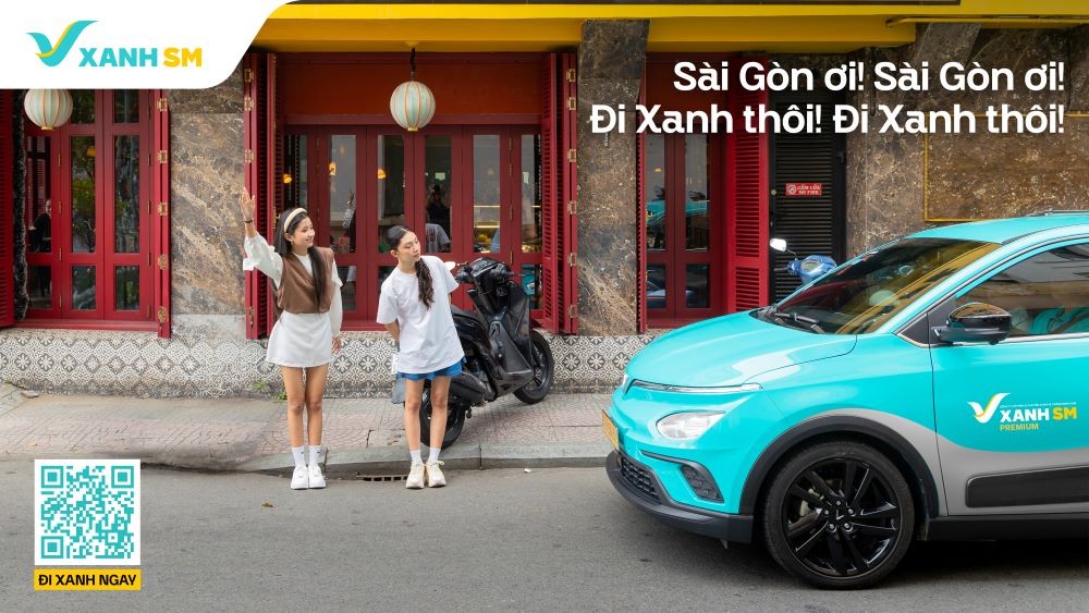 Khám Phá Top 10 Quán Buffet Quận 5 Ngon Khó Cưỡng, Ăn Là Ghiền! 17 Xe taxi điện Xanh SM đang đón khách, minh họa phương tiện di chuyển tiện lợi