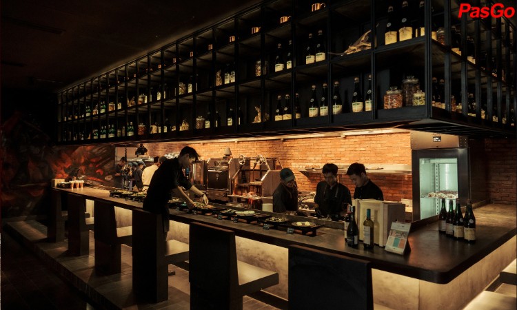 Top 10 Nhà Hàng Lãng Mạn Sài Gòn Lý Tưởng Cho Buổi Hẹn Hò Đầu Tiên 8 Không gian nhà hàng CoCo Grill Saigon sang trọng với kỹ thuật nướng trên lửa gỗ độc đáo