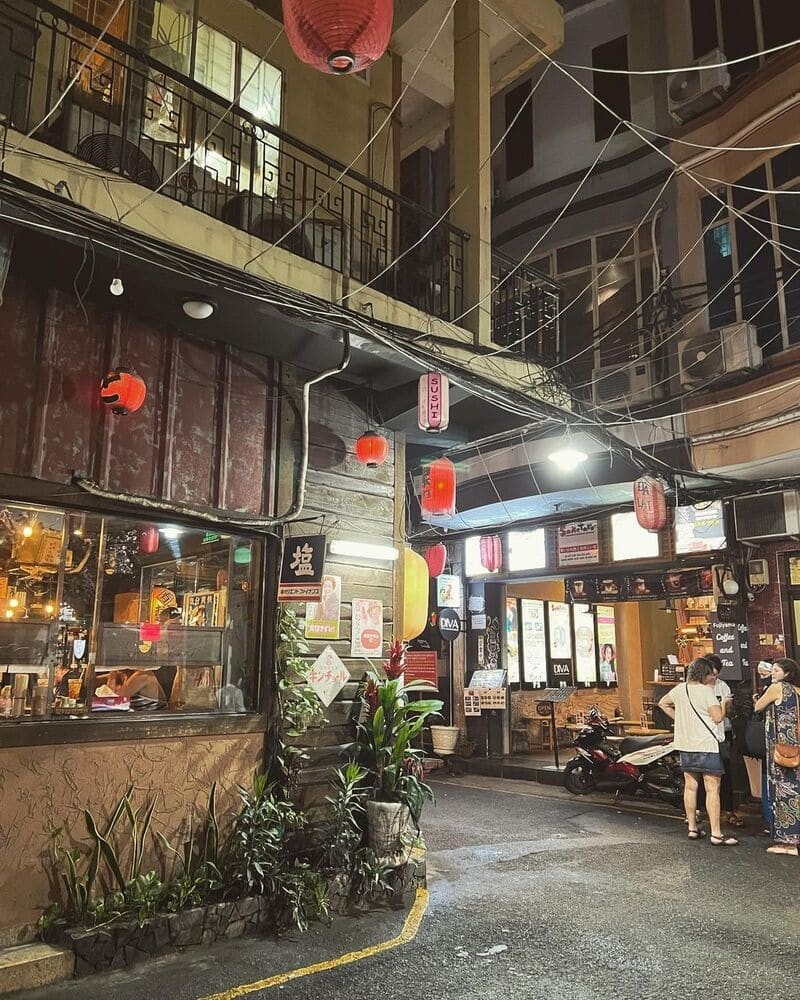 Cảnh quan yên bình của một con phố mang đậm hơi thở văn hóa Nhật Bản tại Sài Gòn