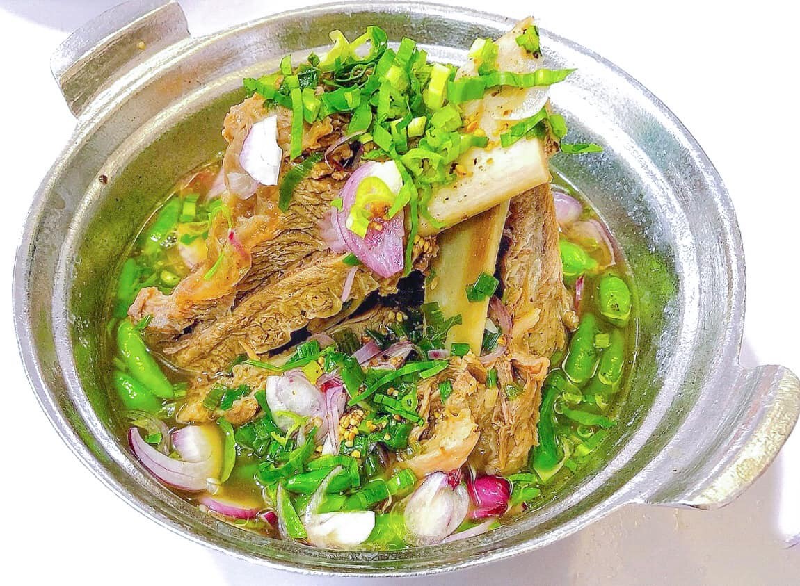 Nồi lẩu bò thơm ngon, nghi ngút khói