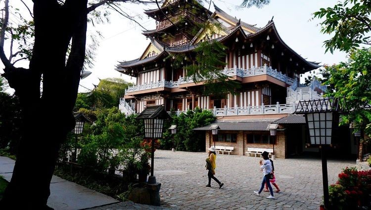 Khám Phá Quận 12: Những Địa Điểm Vui Chơi, Tham Quan Hấp Dẫn Không Thể Bỏ Lỡ 9 Tu viện Khánh An Quận 12 với kiến trúc mái cong đặc trưng Nhật Bản