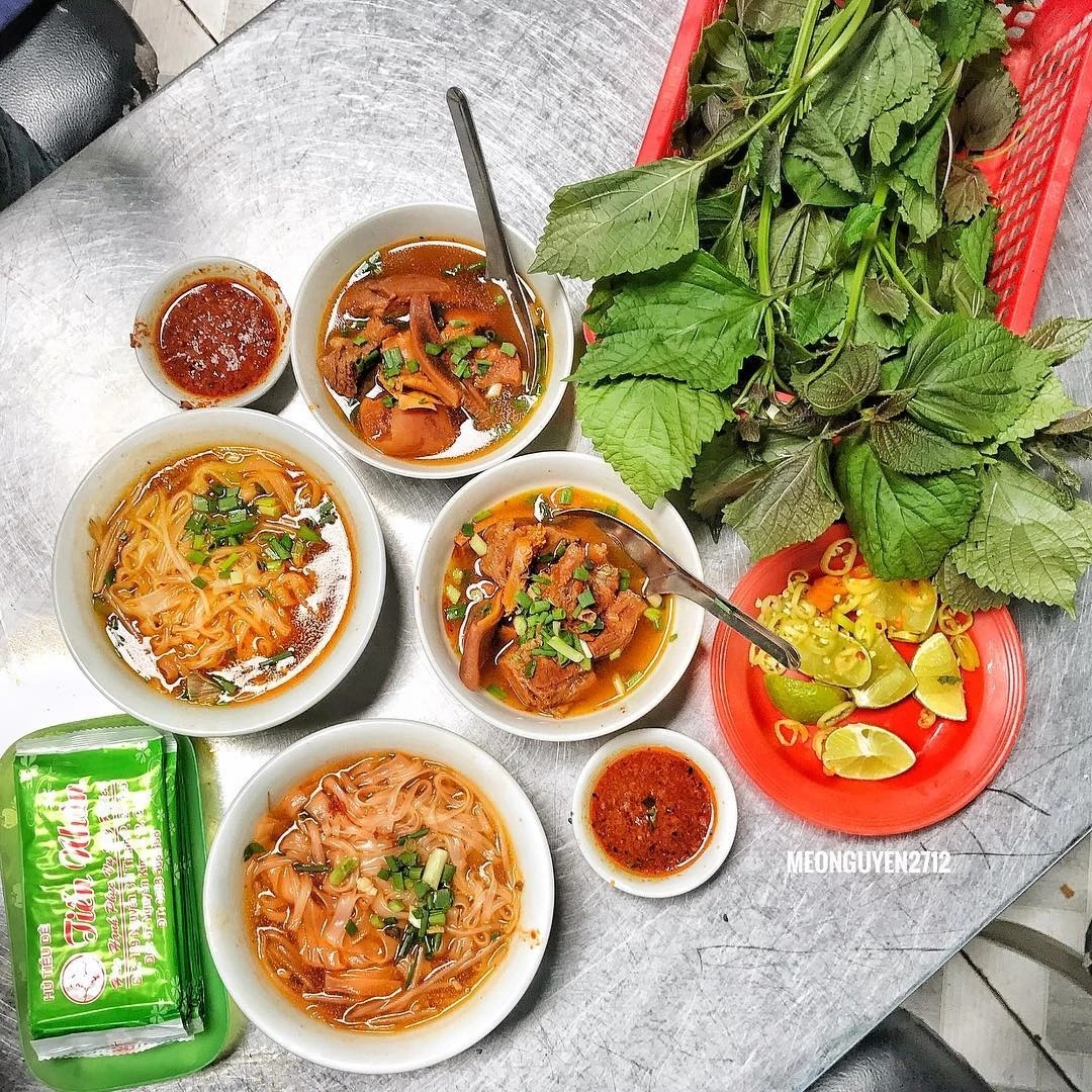 Hủ Tiếu Dê Ở TP.HCM: Khám Phá 3 Quán Ngon Nức Tiếng Không Thể Bỏ Qua 5 Món hủ tiếu dê tại Tiến Nhân với nước dùng đậm đà, thơm ngon và các loại thịt dê đa dạng
