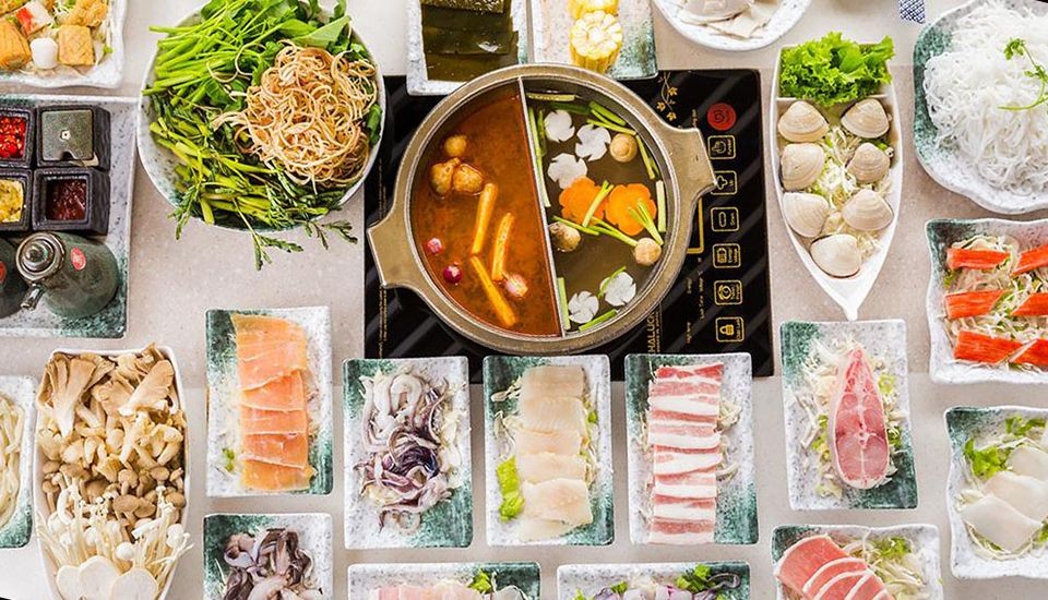 Khám Phá 15 Quán Buffet Quận 7 "Đỉnh Của Chóp" Từ Bình Dân Đến Cao Cấp 13 Buffet hải sản quận 7 - Hoàng Yến buffet với đa dạng món ăn từ biển