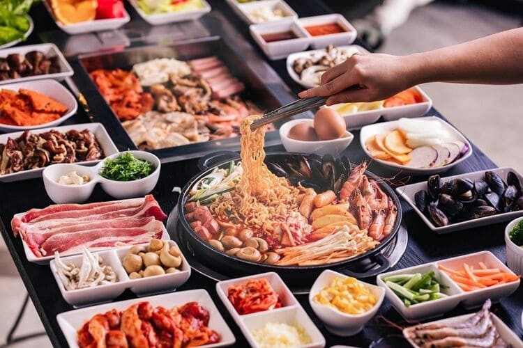 Top 10 Quán Buffet Nướng Thủ Đức Ngon Rẻ, Đáng Thử Nhất 2024 12 Thực đơn đa dạng với hơn 40 món ăn tại OLOGY Buffet Nướng