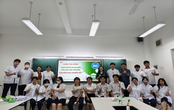 Tổng hợp Tin tức và Hoạt động nổi bật tại Trường THPT Thực hành Sài Gòn 6 Học sinh tham gia cuộc thi thí nghiệm hóa học "Chuyên gia Chuẩn độ"