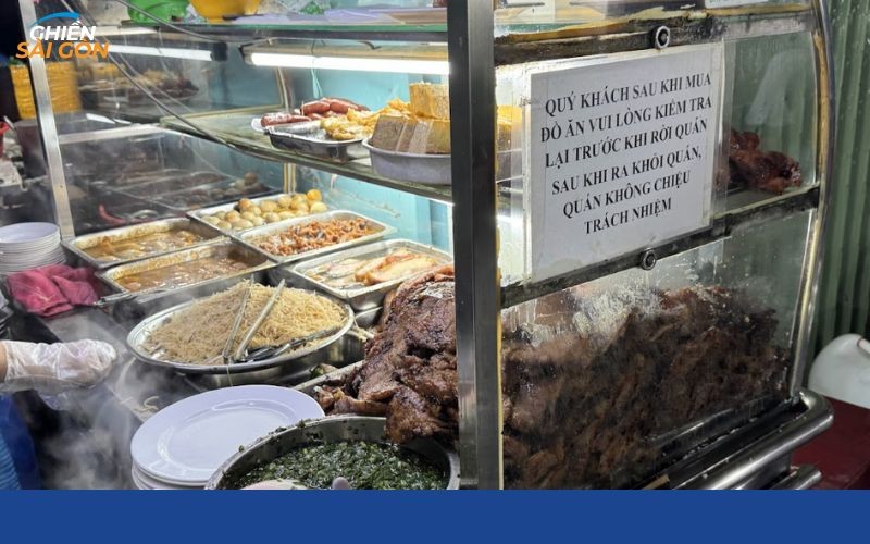 Quán Cơm Tấm Huyền với không gian bình dị, sạch sẽ tại hẻm Đinh Tiên Hoàng