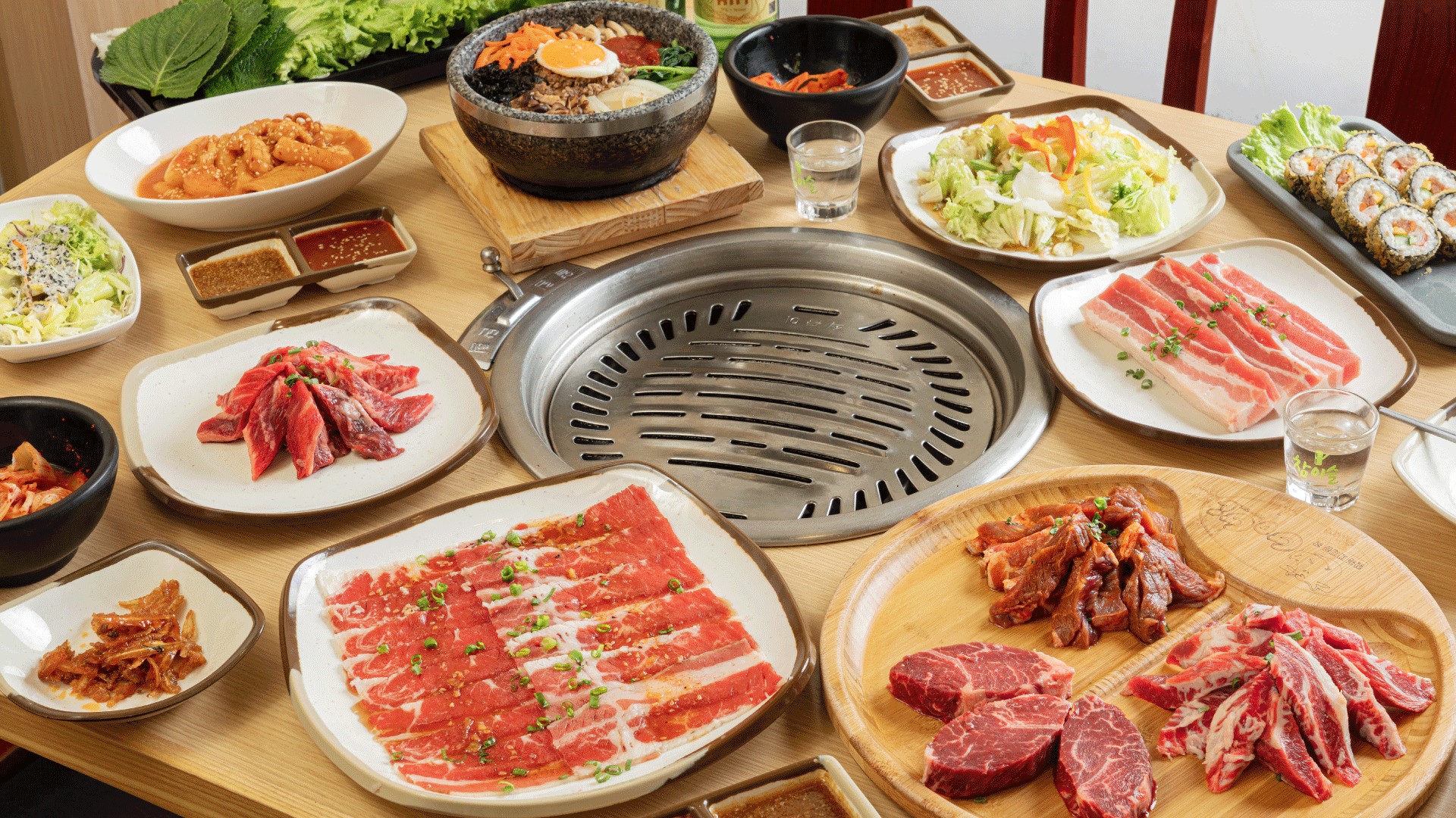 Khám Phá 15 Quán Buffet Quận 7 "Đỉnh Của Chóp" Từ Bình Dân Đến Cao Cấp 12 Gogi House - Nhà hàng buffet thịt nướng chuẩn vị Hàn Quốc được nhiều người yêu thích