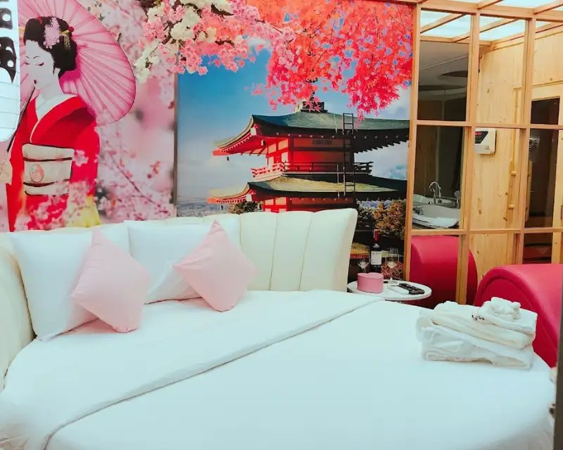 Top 20 Khách Sạn Tình Yêu TPHCM Lãng Mạn & Độc Đáo Nhất 2026 9 Thiết kế phòng ngủ ấn tượng với phong cách đa dạng tại Cupid Hotel
