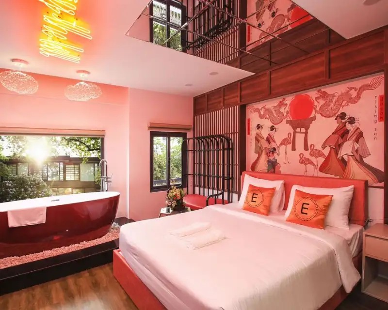 Top 20 Khách Sạn Tình Yêu TPHCM Lãng Mạn & Độc Đáo Nhất 2026 8 Phòng ngủ Eros Hotel được thiết kế theo chủ đề riêng biệt với ánh sáng ấm áp