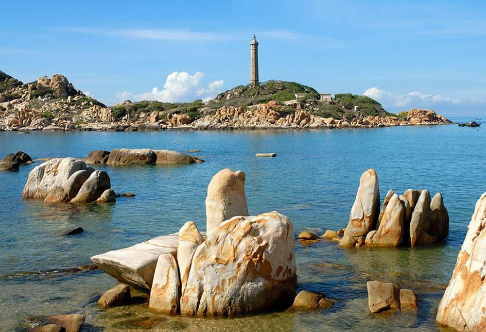 Mũi Kê Gà: Cẩm Nang Du Lịch Khám Phá Vẻ Đẹp Hoang Sơ Bình Thuận 1 Toàn cảnh Mũi Kê Gà với vẻ đẹp hùng vĩ và nên thơ tại Bình Thuận