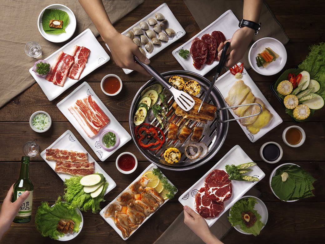 Khám Phá 15 Quán Buffet Quận 7 "Đỉnh Của Chóp" Từ Bình Dân Đến Cao Cấp 10 King BBQ - Chuỗi nhà hàng nướng Hàn Quốc nổi tiếng với các loại thịt ướp sốt đặc trưng