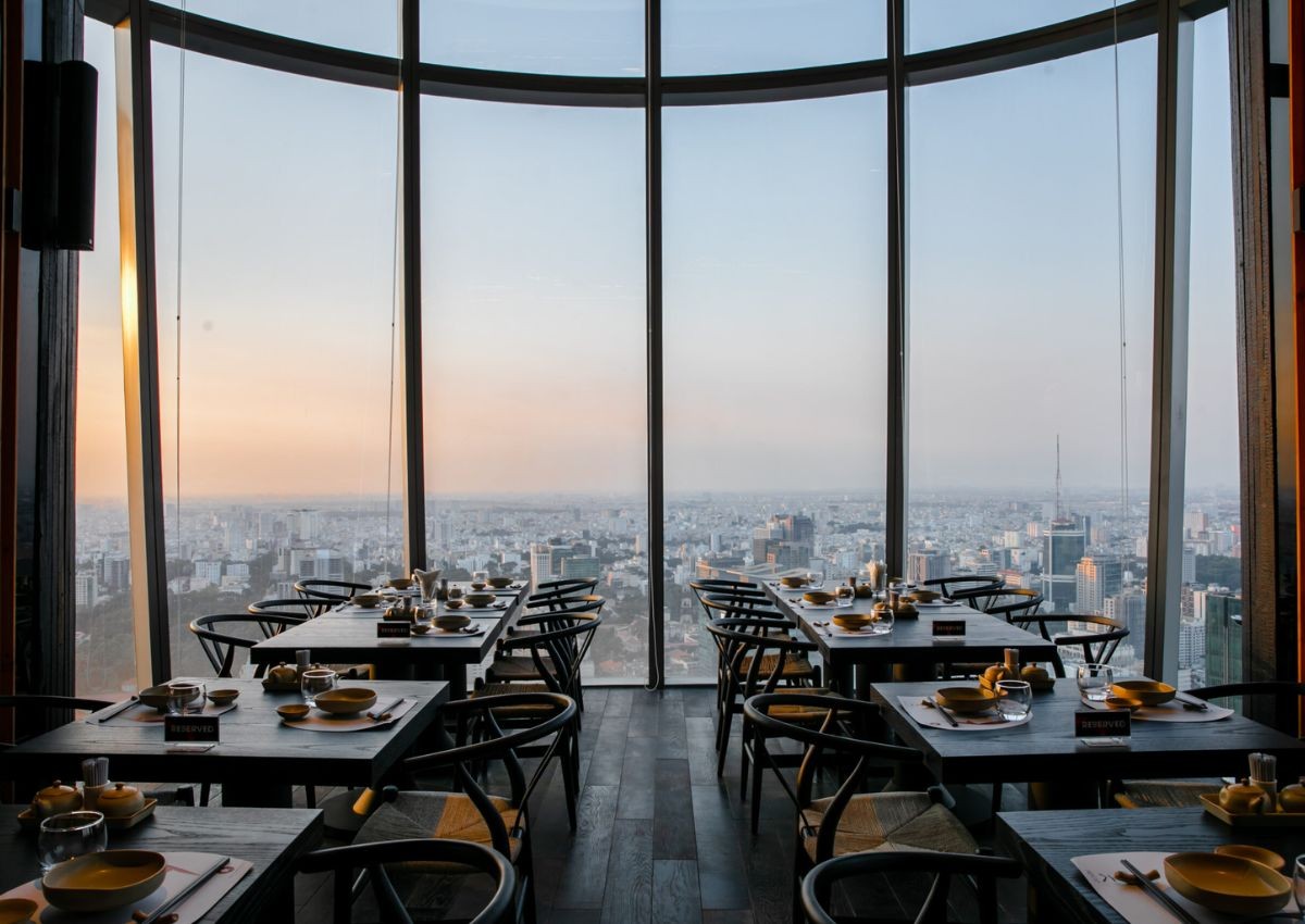 Khám Phá 12 Nhà Hàng View Đẹp Sài Gòn: Trải Nghiệm Ẩm Thực Đẳng Cấp Cùng Không Gian Ấn Tượng 18 Nhà hàng view đẹp tại Sài Gòn Sorae