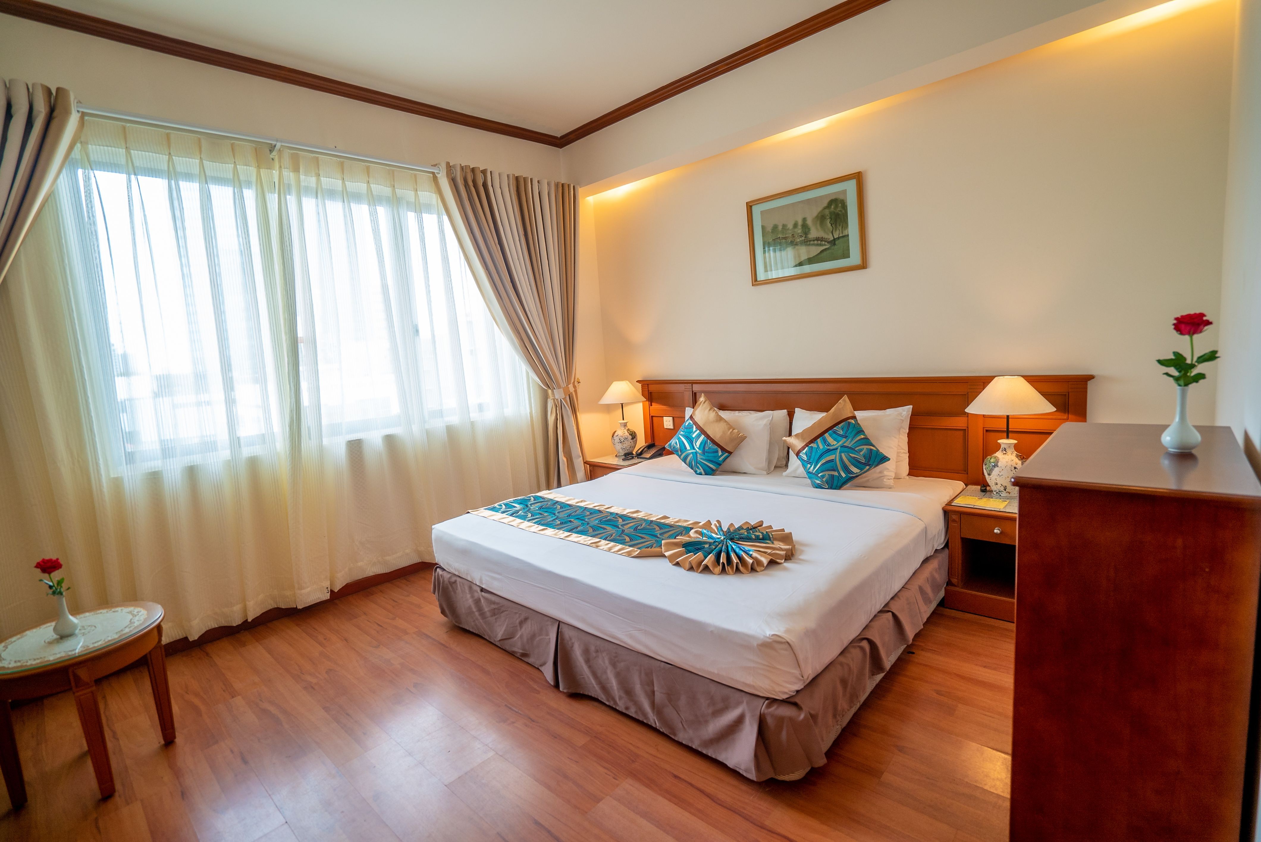 Khách Sạn Oscar Sài Gòn: Biểu Tượng 4 Sao Giữa Lòng Phố Đi Bộ Nguyễn Huệ 6 Nội thất phòng Oscar Deluxe tại khách sạn